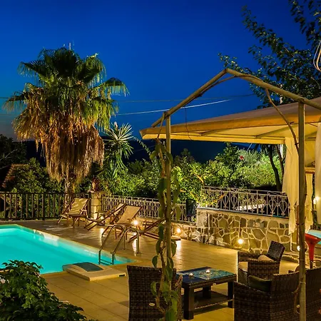 Guest house Oasis Complex *