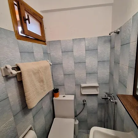 Oasis Complex Guest house Kardhakata